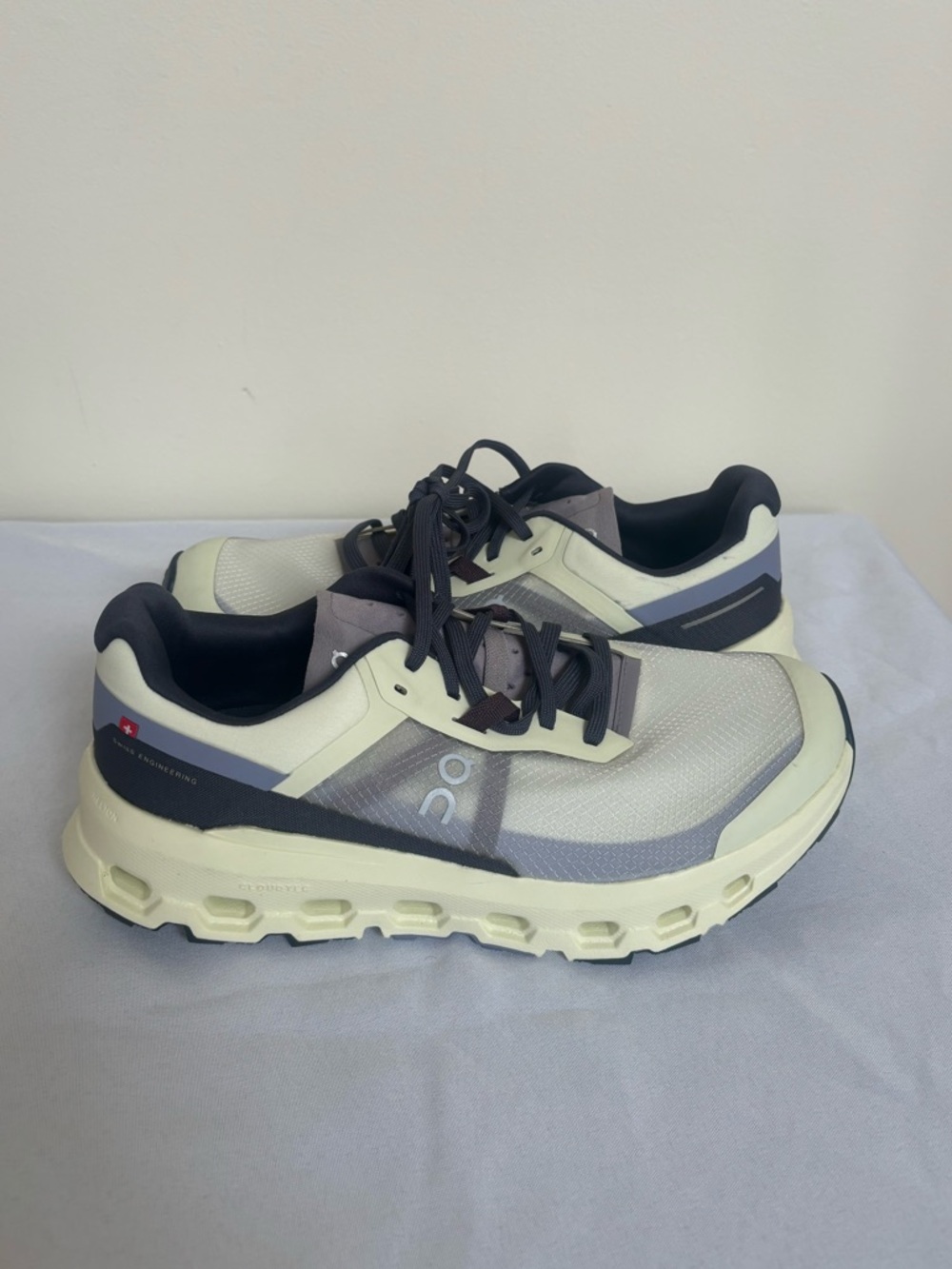 On CloudVista 2 Seedling Mulberry Size 8.5 Eu40 Sneakers women’s athletic